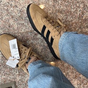 Suede adidas sambas